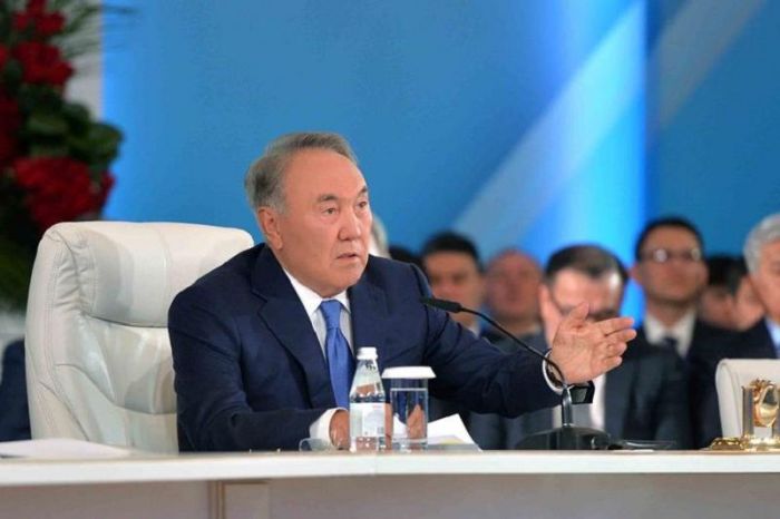 Назарбаев мечтает пересадить казахстанцев на электромобили 