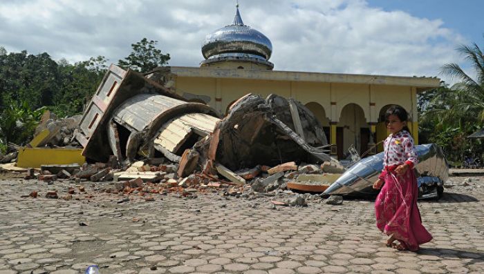 Индонезийские военные заявили о почти ста погибших при землетрясении