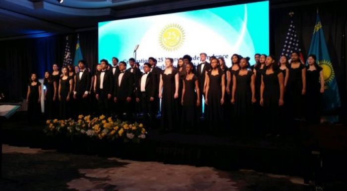 ​Американский хор спел песню Назарбаева на казахском языке
