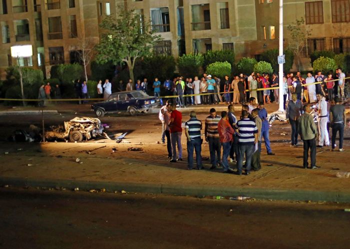 ​При взрыве в Каире погибли шесть полицейских, еще трое получили ранения