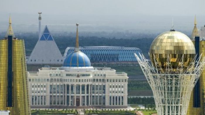 Назарбаев рассказал, на чьи деньги были построены здания в Астане