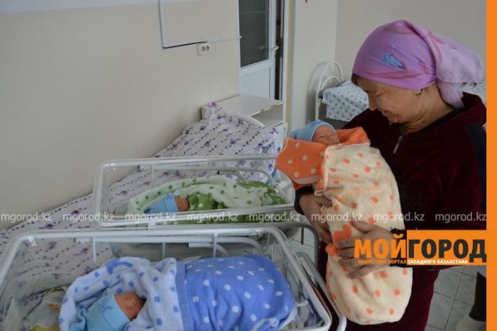 В Актюбинской области в семье 54-летнего инженера родились тройняшки