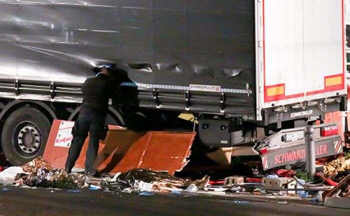 ​Число жертв наезда грузовика на толпу в Берлине возросло до 12 человек