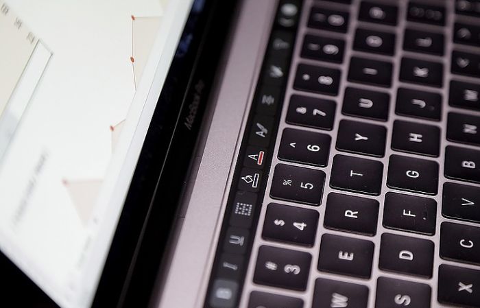 Хакер-подросток утверждает, что проник в базу данных визового центра РФ в США