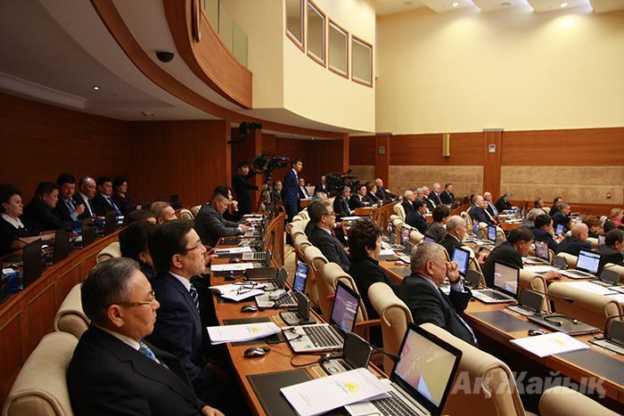 ​Мажилис проголосовал за досрочное прекращение депутатских полномочий Тиникеева