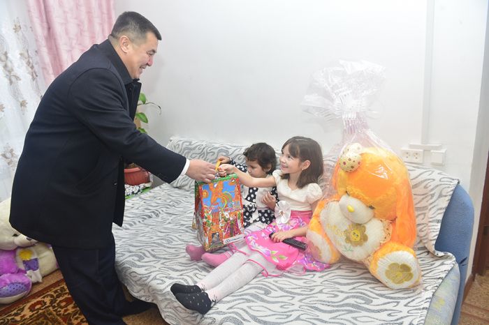 ​Нефтяники ЭМГ поздравили детей с Новым годом