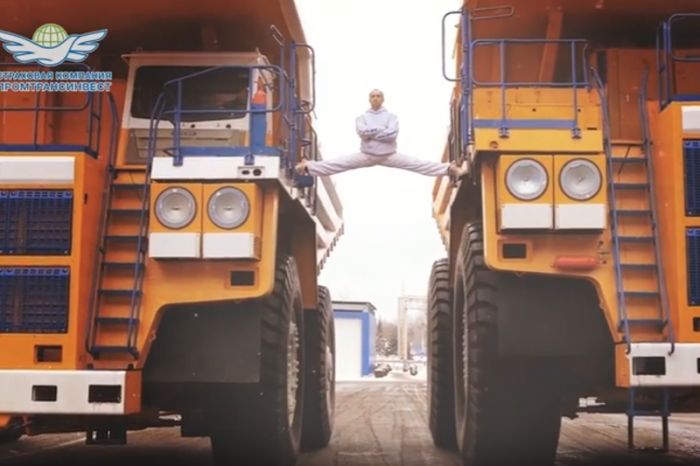 ​Белорусский каскадер повторил знаменитый трюк Ван Дамма