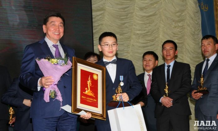 Главную награду премии «Человек года — 2016» вручили восьмикласснику