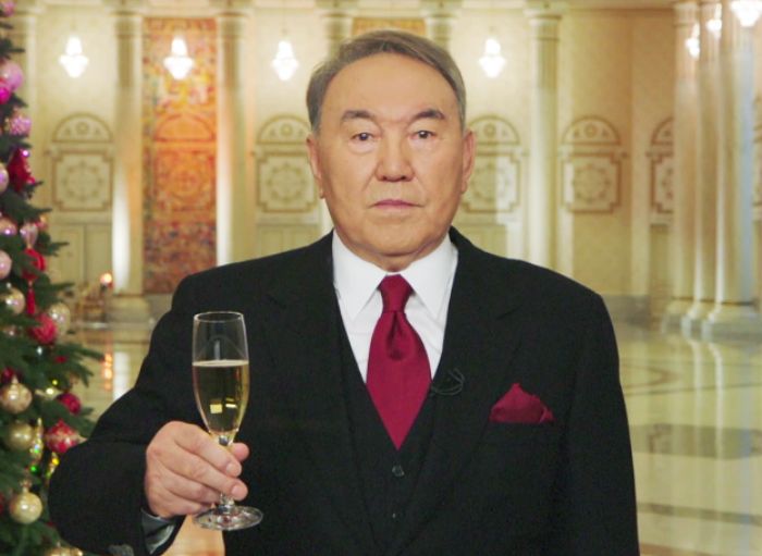 ​Нурсултан Назарбаев поблагодарил казахстанцев за поддержку и единство 