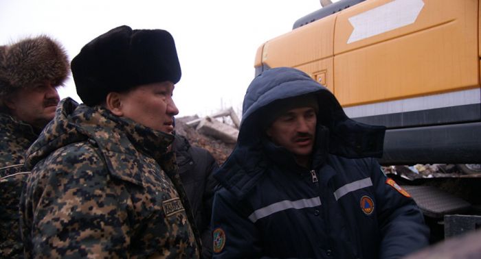 Абдибеков: судьба всех людей в обрушившемся доме пока не установлена  