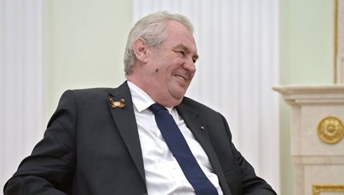 Пражский суд решил, что бросание яиц в президента - не преступление