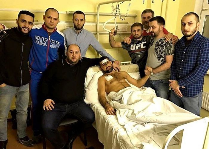 Избитый Расул Мирзаев опубликовал снимок из больницы