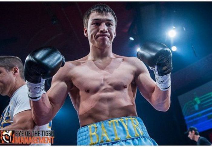 Казахстанский боксер Батыр Джукембаев назван лучшим проспектом 2016 года