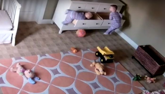 ​Двухлетний ребенок спас брата-близнеца