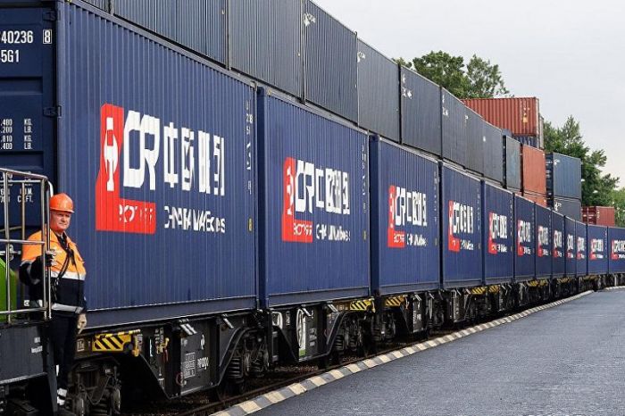 Китай запустил через Казахстан грузовой поезд в Лондон 