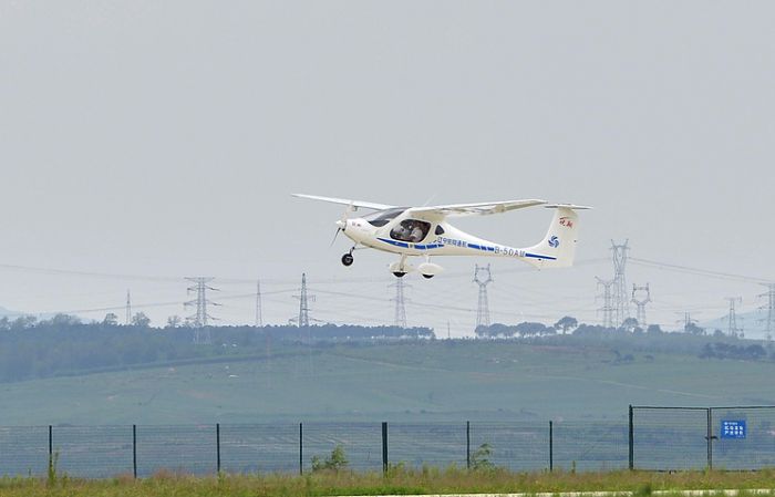 Китай успешно испытал самолет на водородных топливных элементах