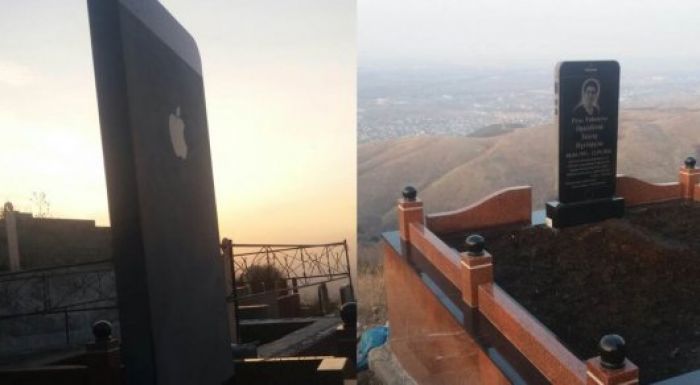 ​Родители рассказали об алматинском разработчике, которому установили памятник в виде iPhone