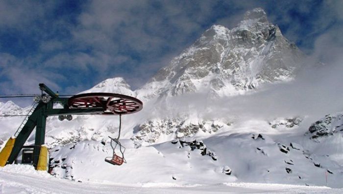 СМИ: в Италии снежная лавина накрыла здание отеля