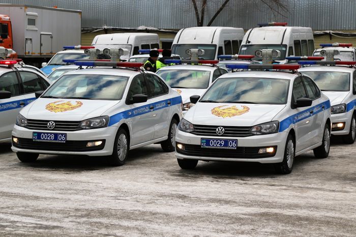 100 машин для атырауской полиции