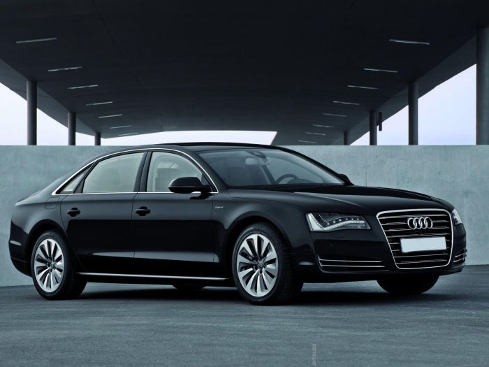 Аким ЗКО пересел на новую машину за 56 млн тенге