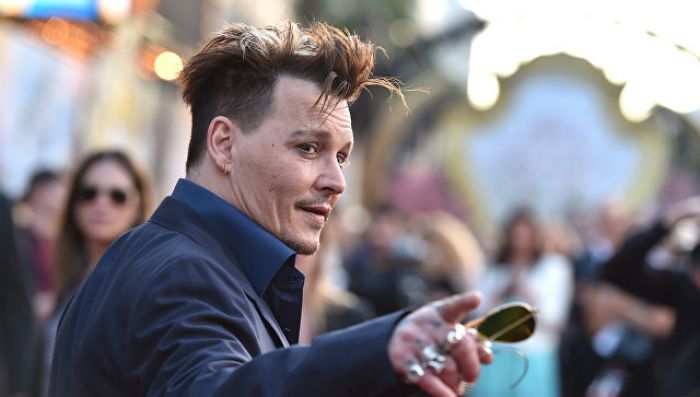 Менеджеры Джонни Деппа обвинили его в безответственной трате средств 