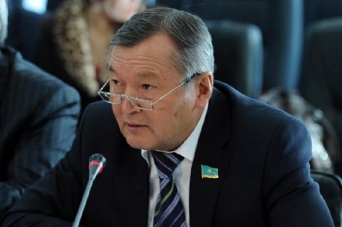 ​Сенатор Акылбай: В дискуссиях о земле ссылка на статью 26 Конституции ошибочна 