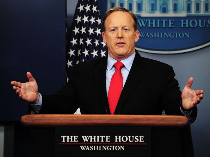 ​CNN: президент США разочарован работой своего пресс-секретаря 