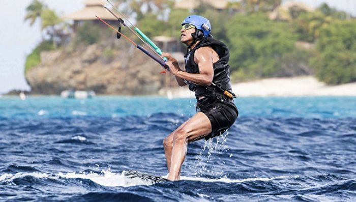 Фото с отдыхающим Обамой вызвали бурную реакцию в соцсетях 