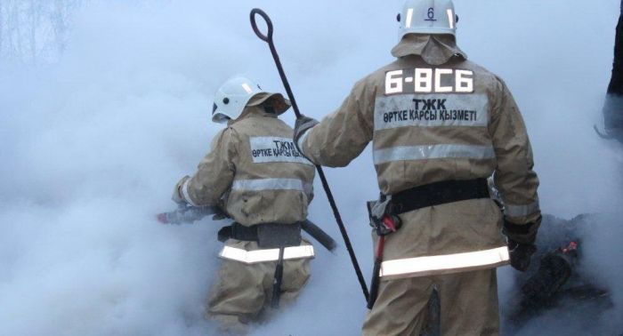 ​Из горящей СТО в Алматы спасли 30 человек 