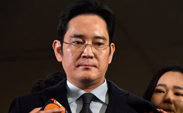 Суд в Южной Корее выдал ордер на арест главы Samsung Group 