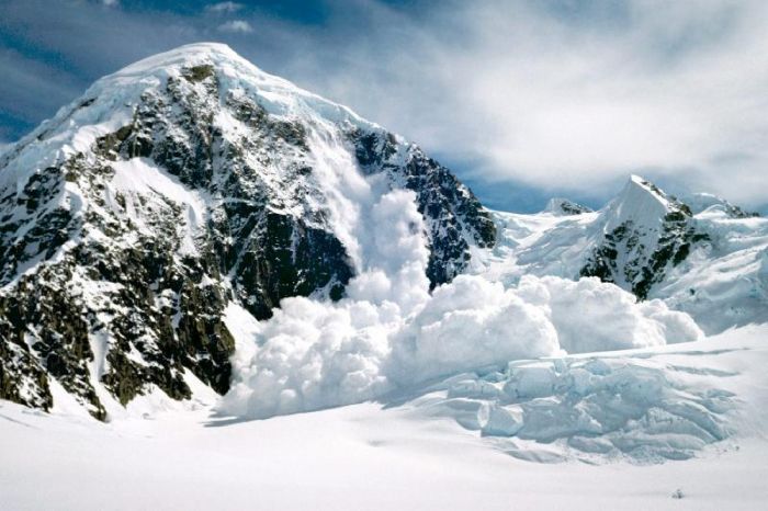 7 военнослужащих погибли из-за схода лавины в Жамбылской области 