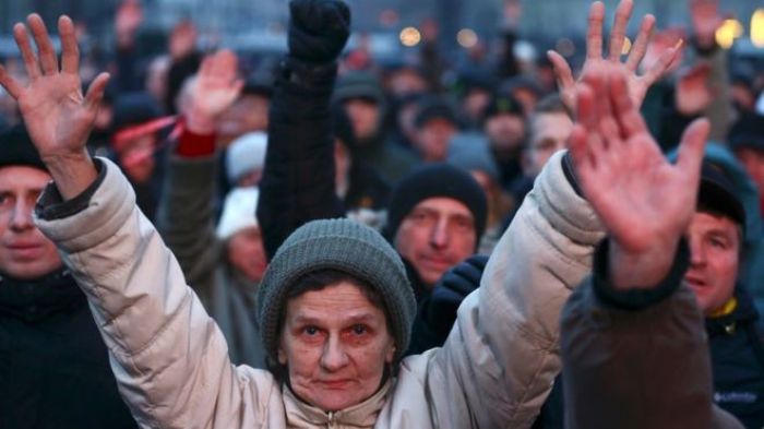 Жители Минска прошли маршем против "налога на тунеядство"