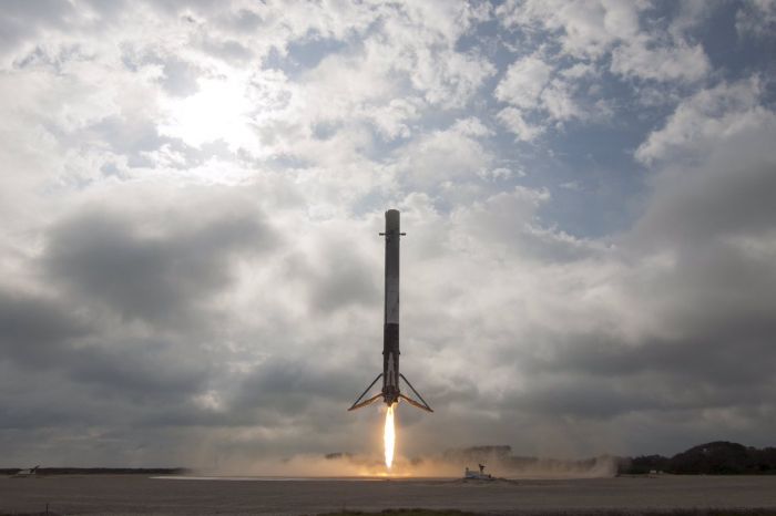 Ракета Falcon 9 вернулась на Землю после успешного запуска