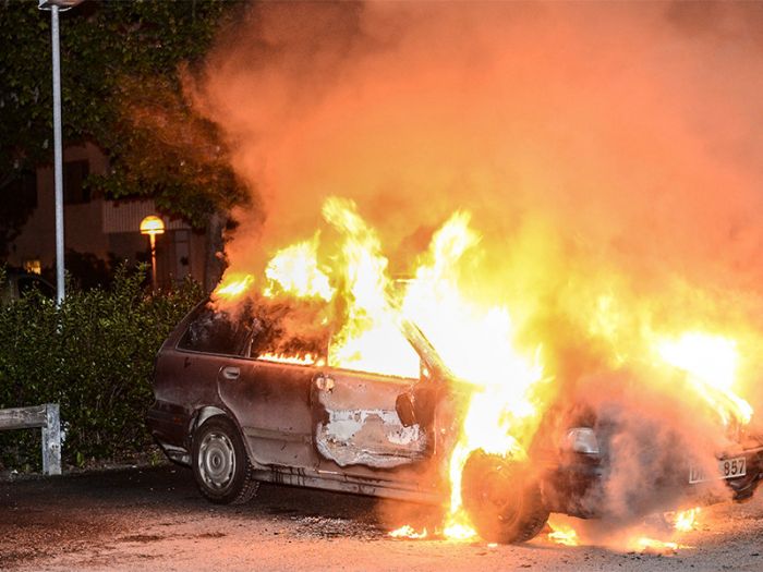 Полиция Стокгольма открыла огонь из-за массовых беспорядков 