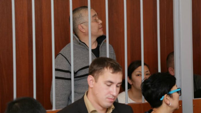 Обвиняемый в организации группы «черных риелторов» порезал себя в суде в Костанае 