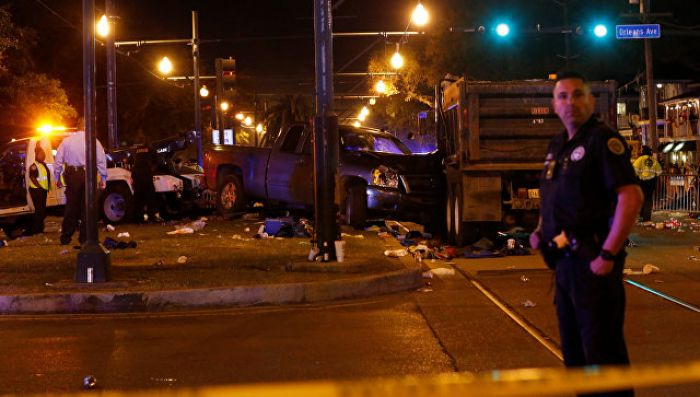 В Новом Орлеане более 50 человек пострадали при наезде автомобиля на толпу 
