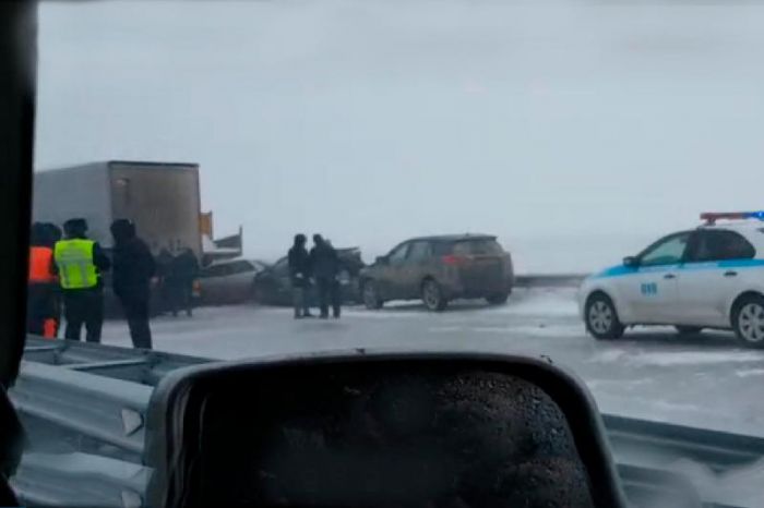 Десять автомобилей столкнулись на трассе Астана-Караганда