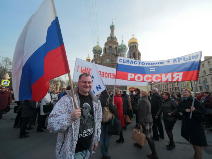 Россияне стали гордиться присоединением Крыма больше, чем освоением космоса 