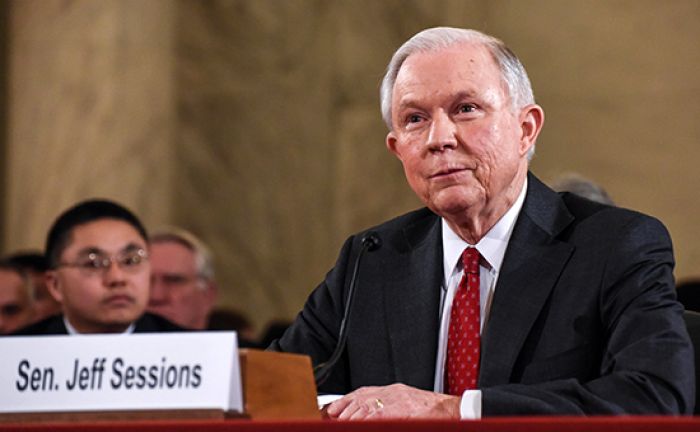 СМИ узнали о возможных контактах генпрокурора США с Россией до выборов 