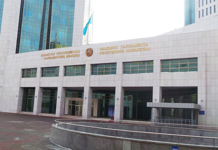 Конституция: Статус Основателя Казахстана, Первого Президента и Елбасы записали неизменным, но без фамилии