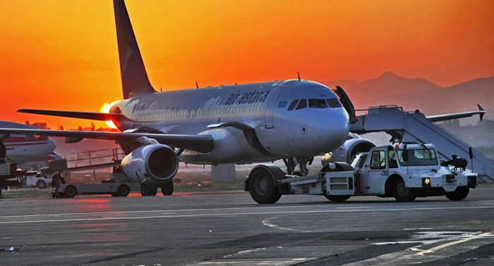 Самолет "Эйр Астаны" сел в аэропорту Алматы с выключенным двигателем 
