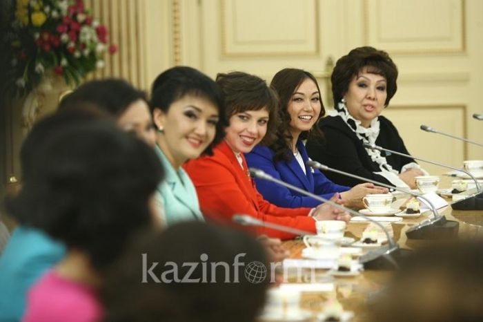 Назарбаев рассказал женщинам, как вырастить гениев 