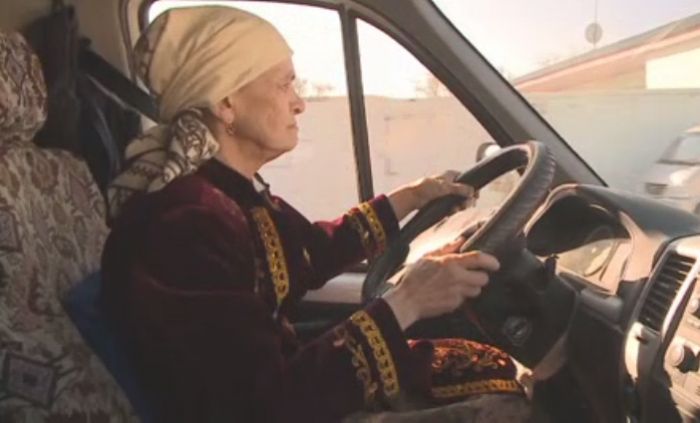 Бабушка за рулем Газели занимается частными перевозками​