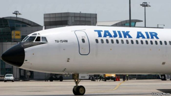 Вылетевший из Тараза самолет совершил аварийную посадку в Худжанде