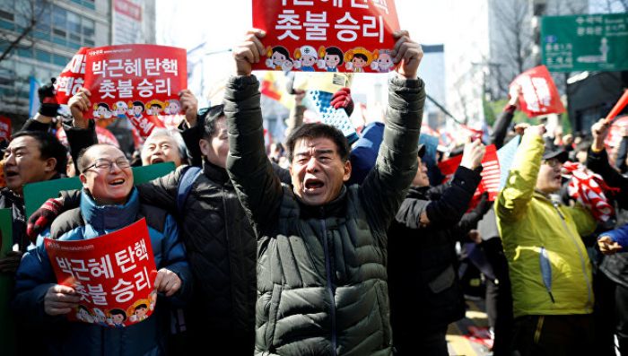 В Сеуле произошли столкновения между сторонниками экс-президента и полицией 
