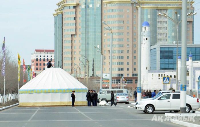 Кто лучше установит юрту?