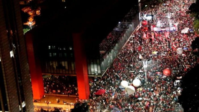 Протестующие против пенсионной реформы захватили минфин Бразилии