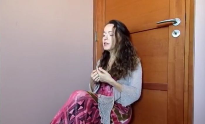 Французская поклонница Димаша исполнила песню "Дайдидау" на казахском языке 