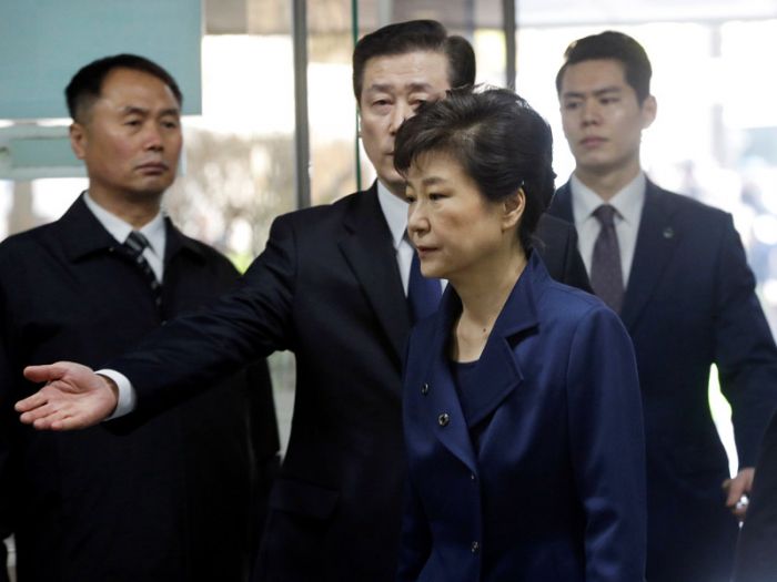 Суд Южной Кореи выдал ордер на арест экс-президента 