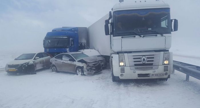 ДТП с участием 15 авто произошло на трассе в Акмолинской области 